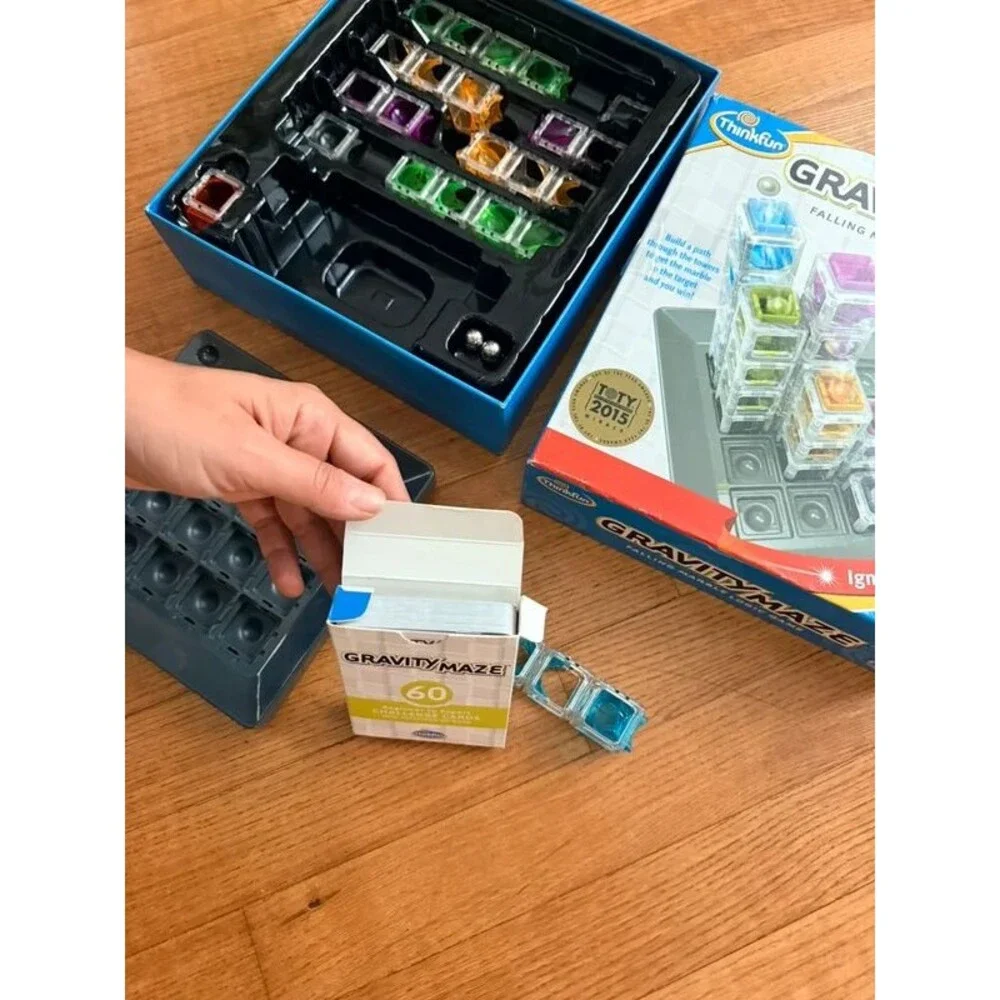 Thinkfun Gravity Maze marble puzzle logic with cards game good used condition